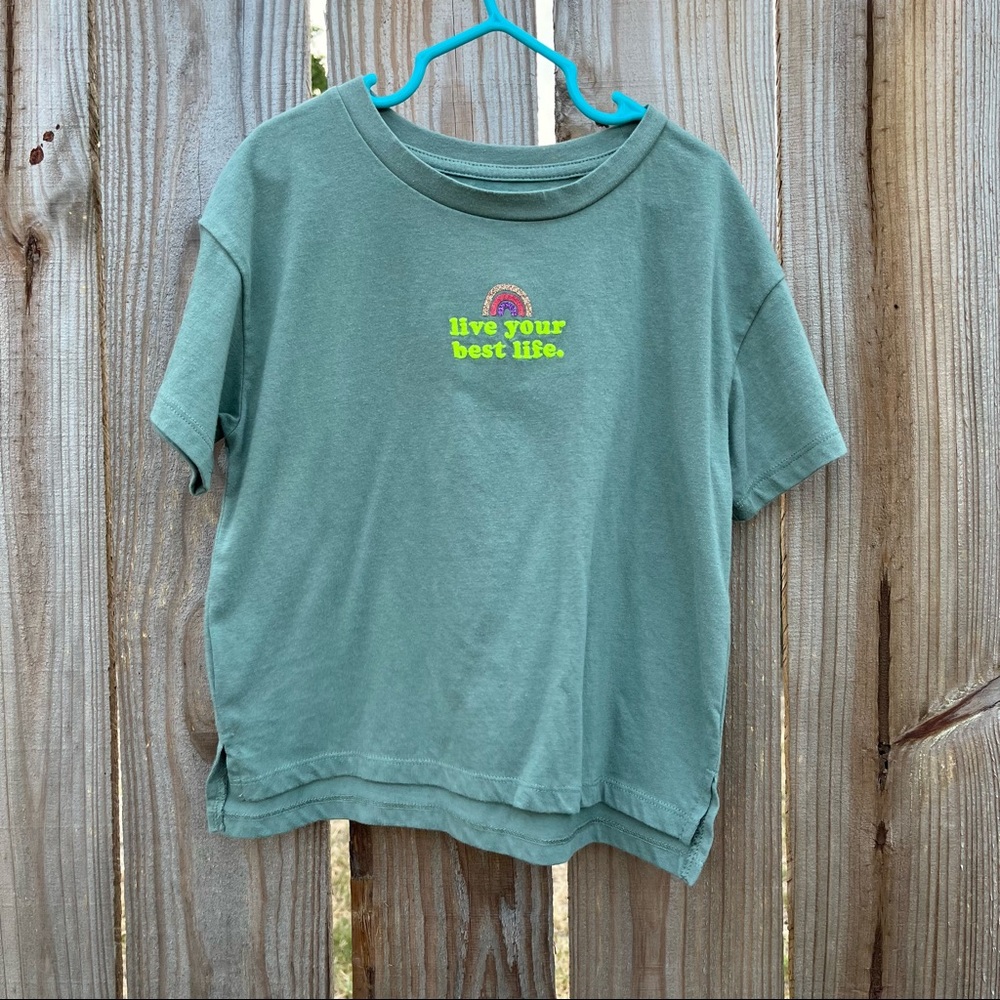 ThereAbouts Kids Size S 7/8 Green Tshirt w/ Rainbow image “Live Your Best Life”